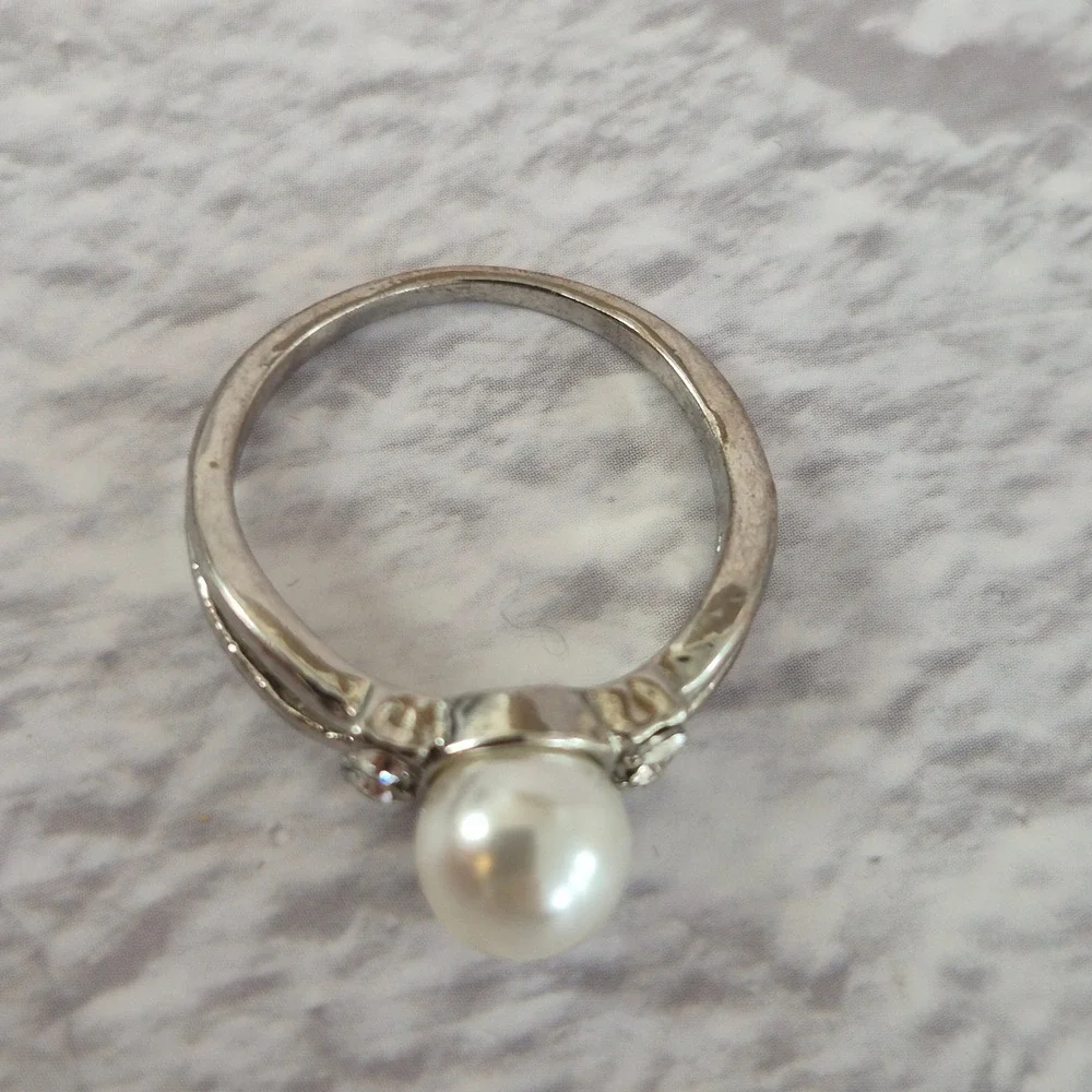 Silver Tone Faux Pearl Rhinestone Split Shank Cocktail Ring Women Size 9